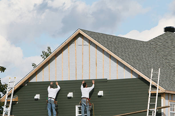 Professional Vinyl Siding technician working in Rushville, IN